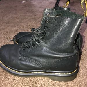 Matte black Dr. Martens 🖤